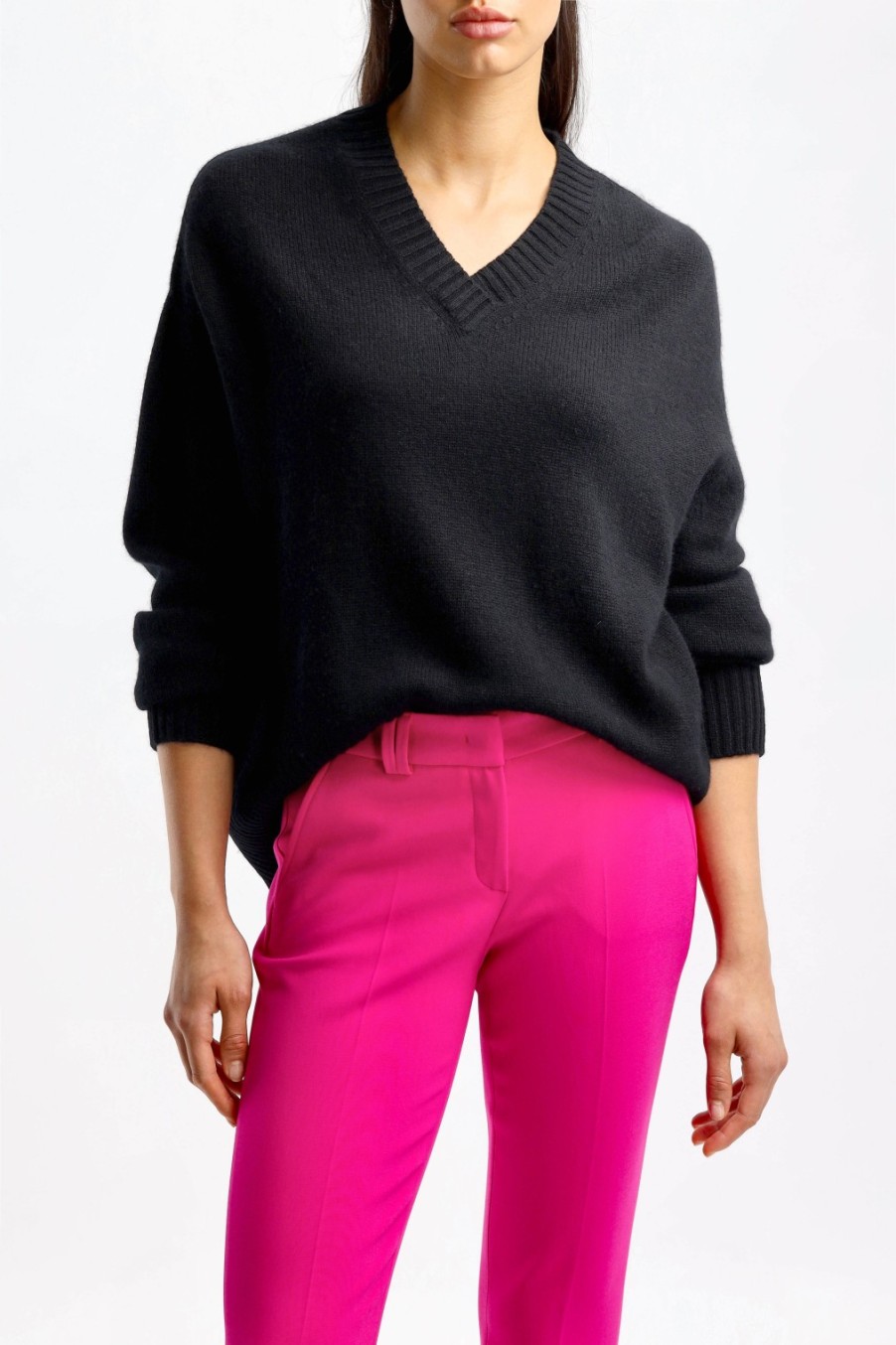 Vetements Allude | Pull Noir Avec Col En V