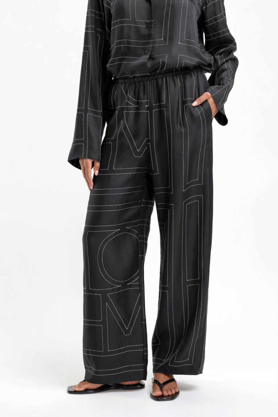 Vetements Toteme | Pantalon En Soie Monogram Pj En Noir